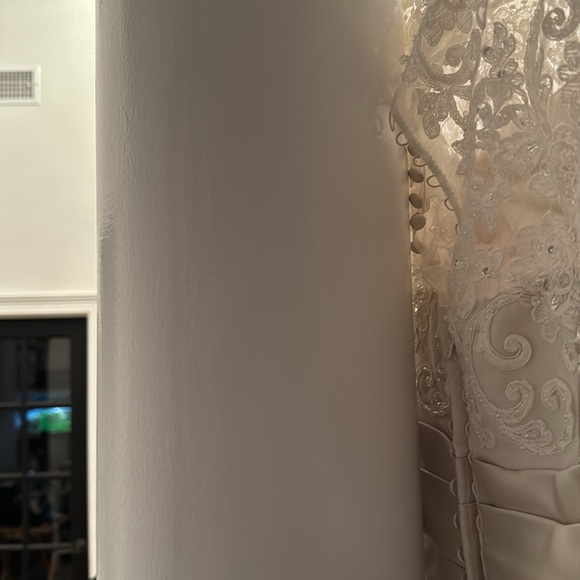 Beautiful candlelight sleeveless wedding dress 12 - Picture 9 of 16